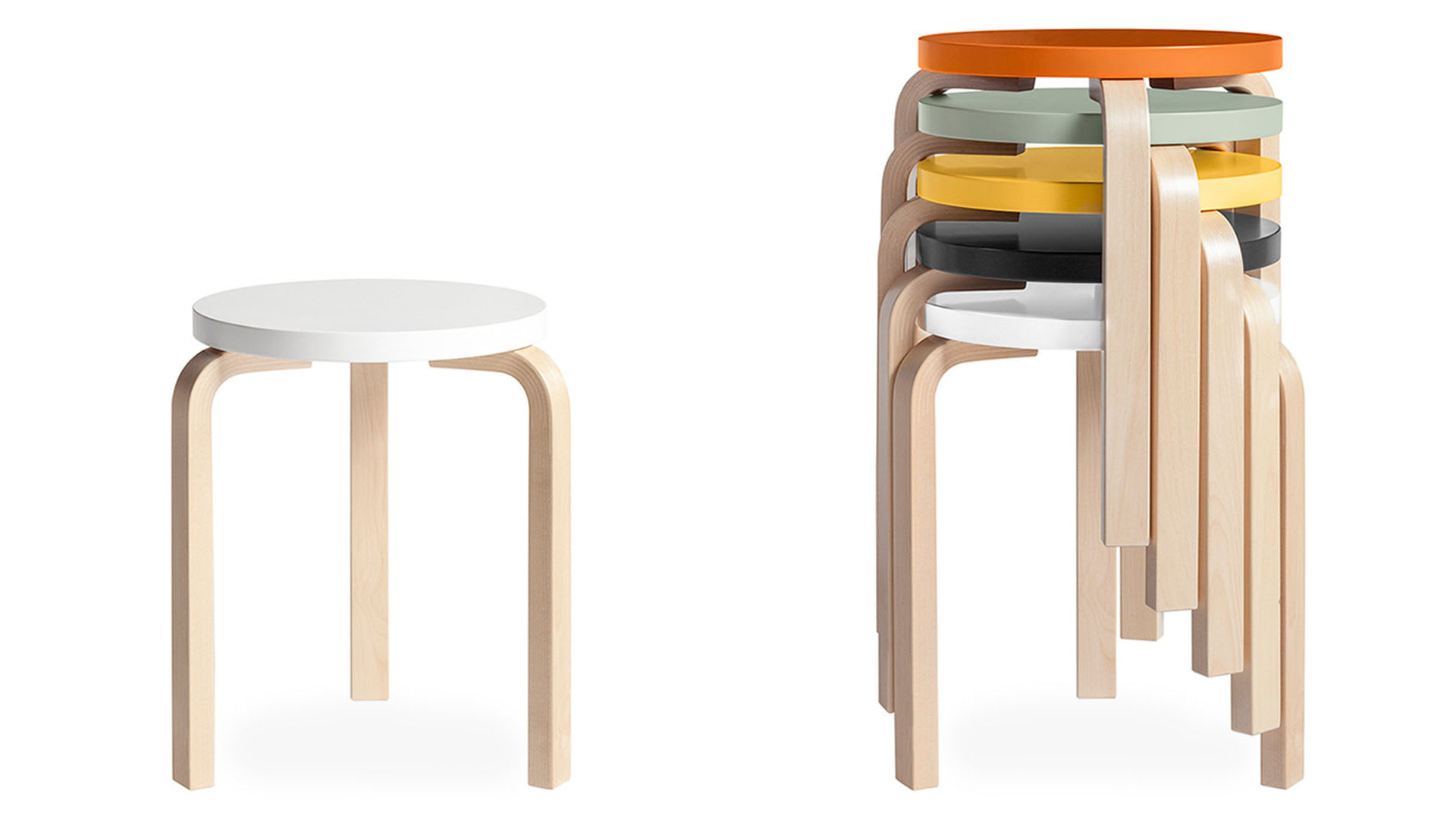 Icons_Stool60_foto-cover Fotografia dello sgabello Stool60 caratterizzato da una seduta circolare, disponibile in diversi colori, e tre gambe in legno piegate a "L".